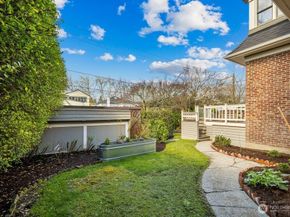 939 21st Avenue E, Seattle WA 98112