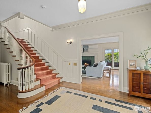 939 21st Avenue E, Seattle WA 98112