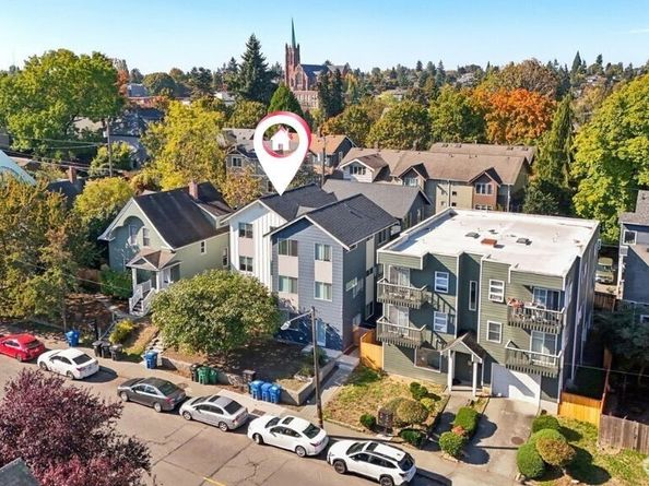 5255 Brooklyn Avenue NE, Seattle WA 98015