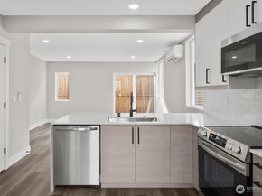 503 NE 42nd Street, Seattle WA 98105