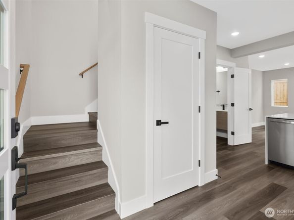 503 NE 42nd Street, Seattle WA 98105