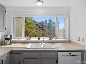 303 13th Avenue E 301, Seattle WA 98102