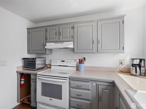 303 13th Avenue E 301, Seattle WA 98102