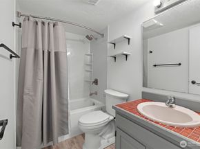 303 13th Avenue E 301, Seattle WA 98102