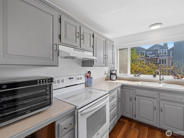 303 13th Avenue E 301, Seattle WA 98102