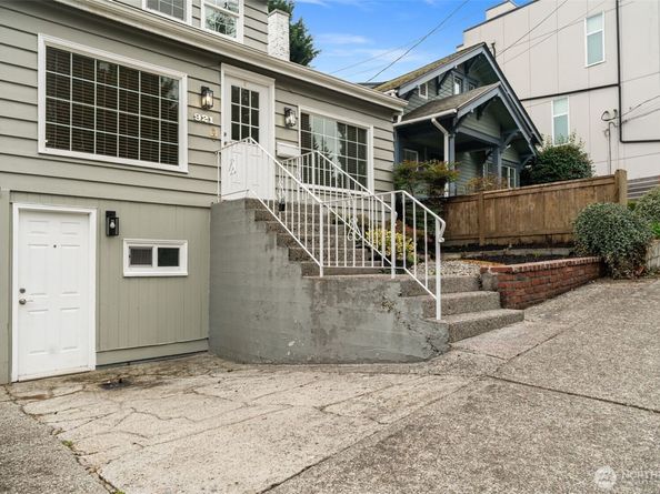 921 N 50th Street, Seattle WA 98103