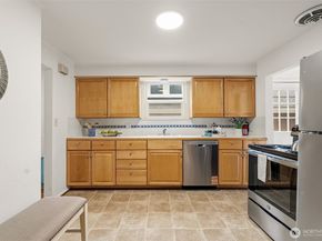 921 N 50th Street, Seattle WA 98103