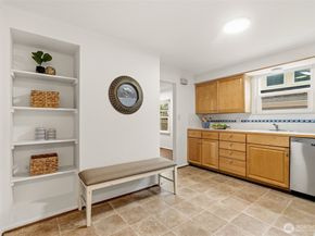 921 N 50th Street, Seattle WA 98103