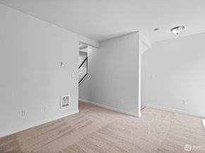 911 N 104th Street A, Seattle WA 98133