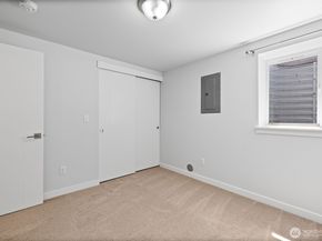 911 N 104th Street A, Seattle WA 98133