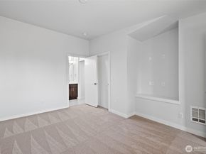 911 N 104th Street A, Seattle WA 98133