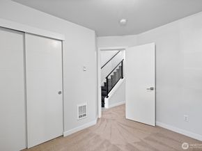 911 N 104th Street A, Seattle WA 98133