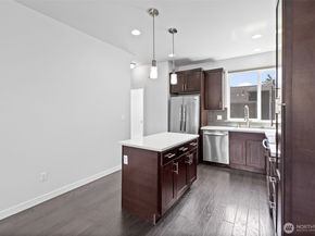 911 N 104th Street A, Seattle WA 98133