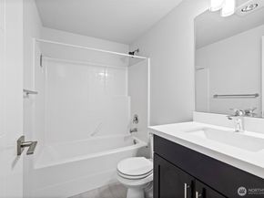 911 N 104th Street A, Seattle WA 98133