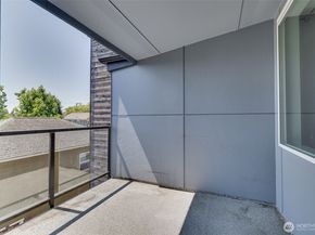 911 N 104th Street A, Seattle WA 98133