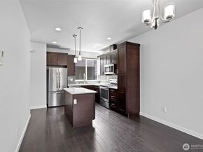 911 N 104th Street A, Seattle WA 98133