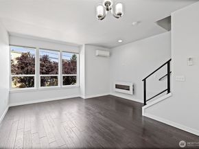 911 N 104th Street A, Seattle WA 98133