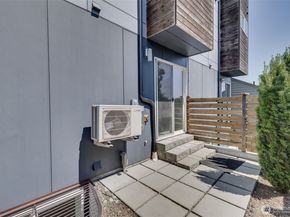 911 N 104th Street A, Seattle WA 98133