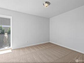 911 N 104th Street A, Seattle WA 98133