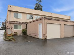 8225 212th Street SW 304, Edmonds WA 98026