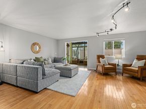 8225 212th Street SW 304, Edmonds WA 98026