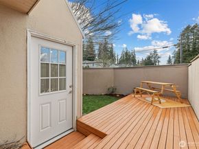 8225 212th Street SW 304, Edmonds WA 98026