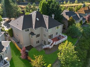 2046 277th Avenue SE, Sammamish WA 98075