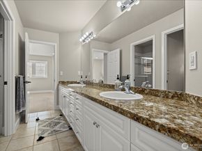 2046 277th Avenue SE, Sammamish WA 98075