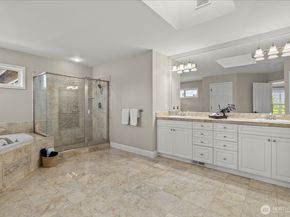 2046 277th Avenue SE, Sammamish WA 98075