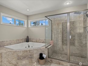 2046 277th Avenue SE, Sammamish WA 98075