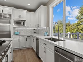 2046 277th Avenue SE, Sammamish WA 98075