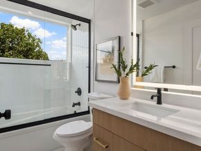 806 B S Rose Street, Seattle WA 98108