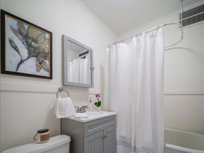 1310 Queen Anne Avenue N 15, Seattle WA 98109