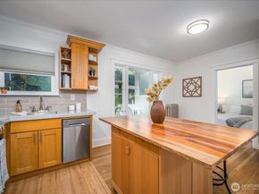 1310 Queen Anne Avenue N 15, Seattle WA 98109