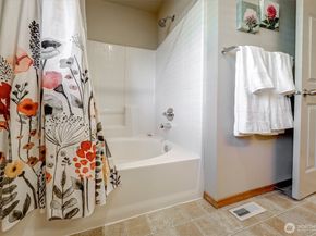 252 Quincy Avenue NE, Renton WA 98059