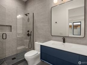 10656 Woodhaven Lane, Bellevue WA 98004