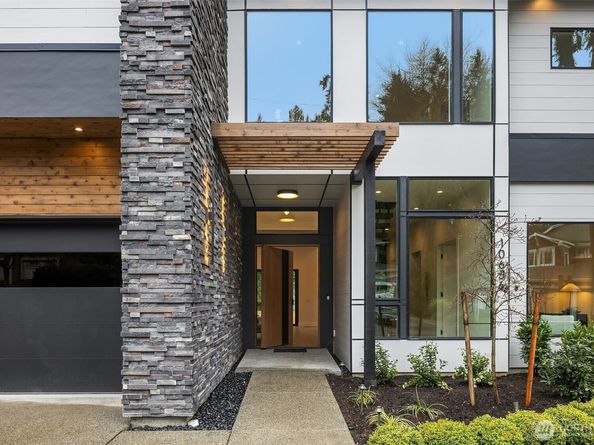 10656 Woodhaven Lane, Bellevue WA 98004