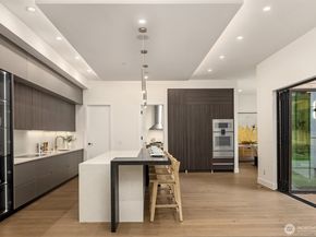10656 Woodhaven Lane, Bellevue WA 98004