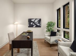 10656 Woodhaven Lane, Bellevue WA 98004