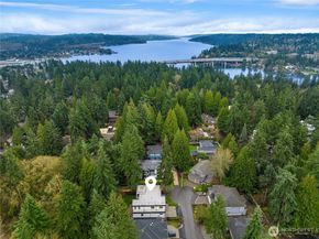 10656 Woodhaven Lane, Bellevue WA 98004