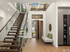 10656 Woodhaven Lane, Bellevue WA 98004