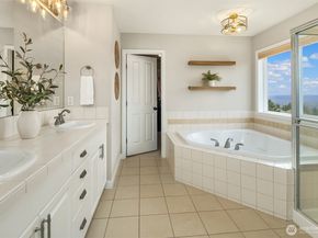 35814 SE Crestview Loop, Snoqualmie WA 98065