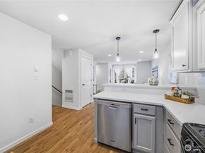 1122 N 92nd Street B, Seattle WA 98103