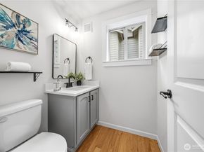 1122 N 92nd Street B, Seattle WA 98103