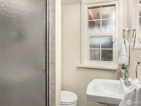 18023 62nd Avenue NE, Kenmore WA 98028