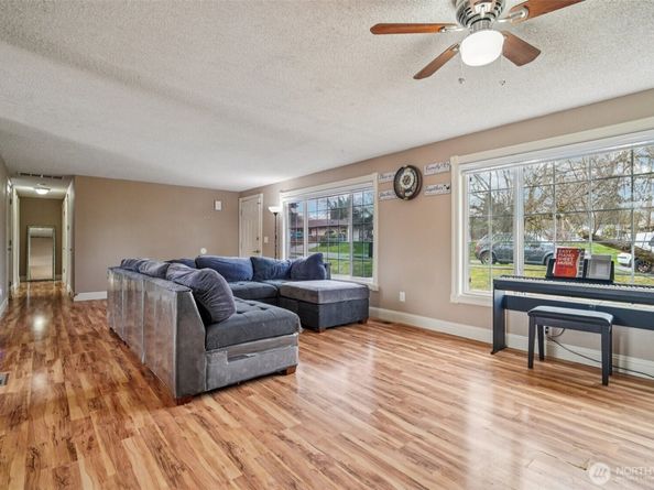 15720 120th Avenue SE, Renton WA 98058