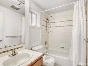 12323 10th Place NE C, Seattle WA 98125