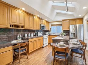 5733 155th Avenue NE, Redmond WA 98052