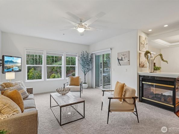 4406 Providence Point Place SE 301, Issaquah WA 98029