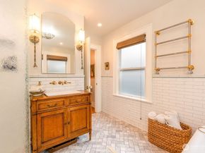 106 NE 46th Street, Seattle WA 98105